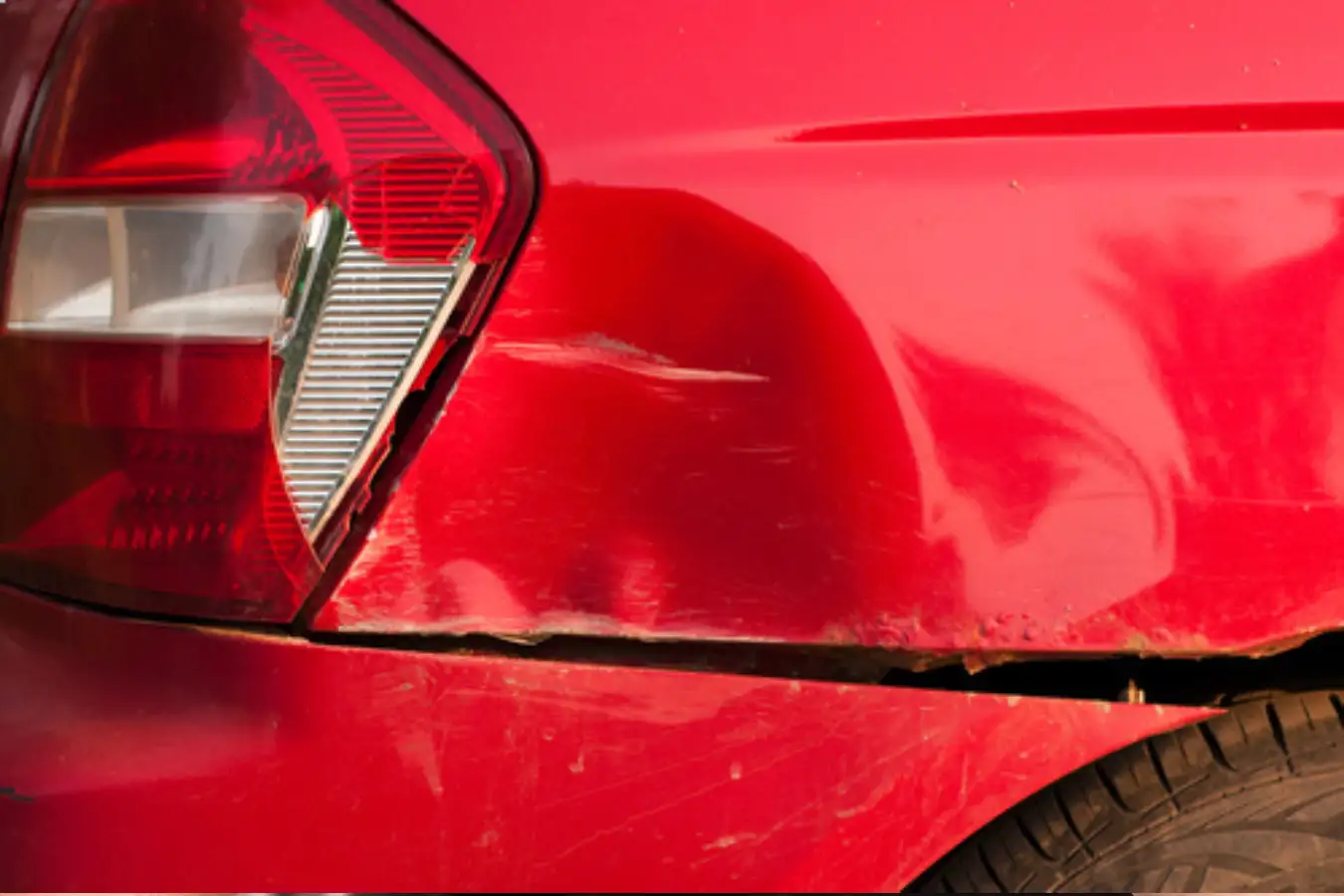 red-damagr-car red-damagr-car